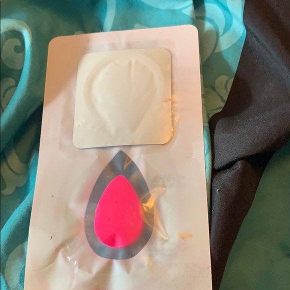 The Original Beauty Blender: Sample Size - Picture 2 of 2